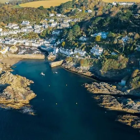 Bijou Coastal Apartment In Polperro With Hot Tub Onsite Parking Downhill Walk To Village Exterior photo