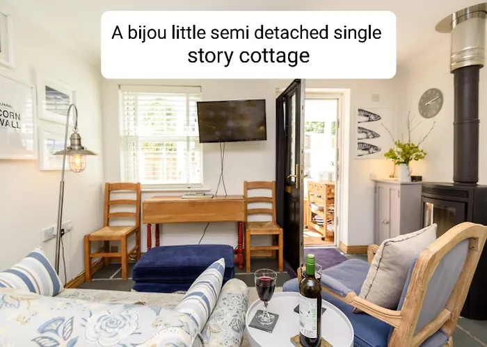 Bijou Coastal Apartment In Polperro With Hot Tub Onsite Parking Downhill Walk To Village
