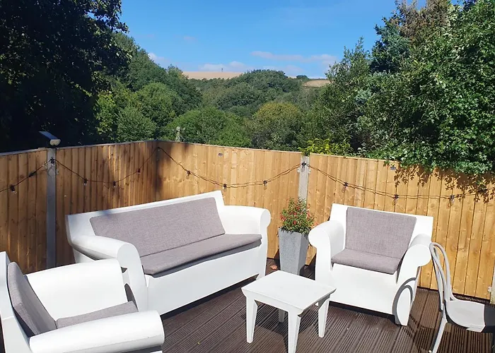 Bijou Coastal Apartment In Polperro With Hot Tub Onsite Parking Downhill Walk To Village