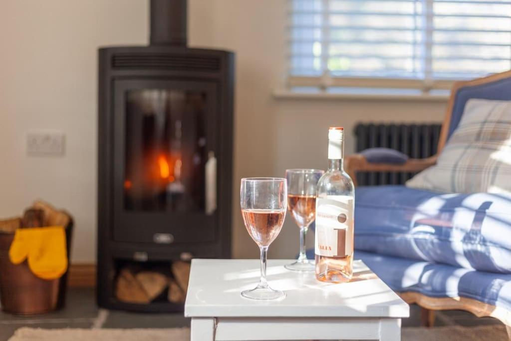 Holiday home Bijou Coastal In With Hot Tub Onsite Parking Downhill Walk To Village