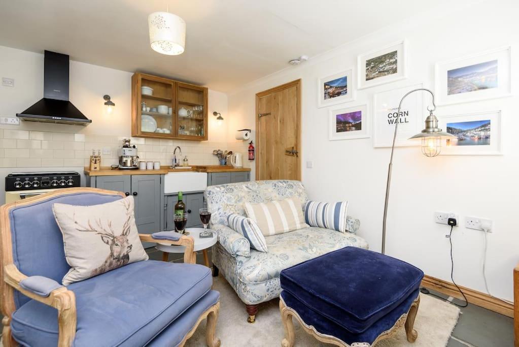 Holiday home Bijou Coastal In With Hot Tub Onsite Parking Downhill Walk To Village