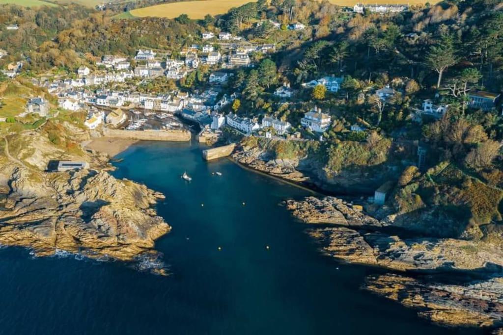 Holiday home Bijou Coastal In With Hot Tub Onsite Parking Downhill Walk To Village Polperro