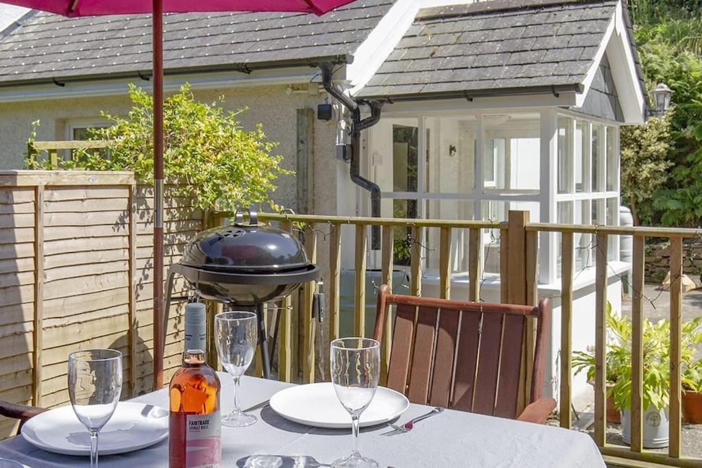 Holiday home Bijou Coastal In With Hot Tub Onsite Parking Downhill Walk To Village