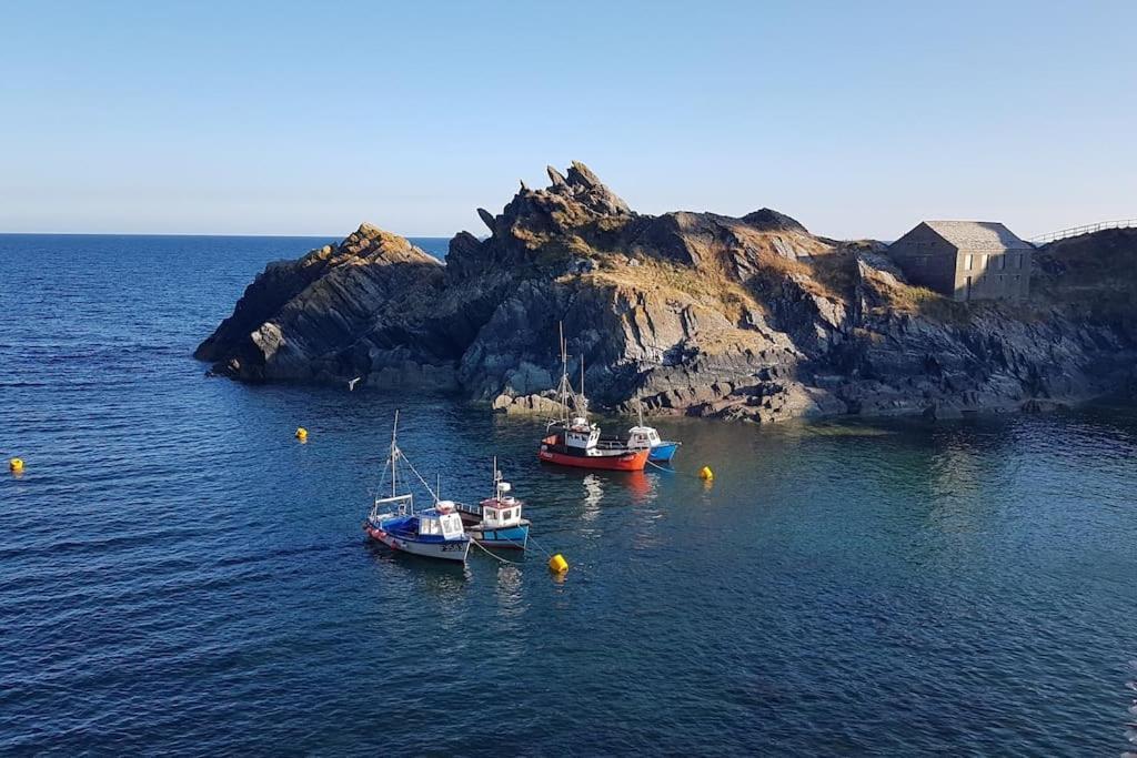 Bijou Coastal In With Hot Tub Onsite Parking Downhill Walk To Village *