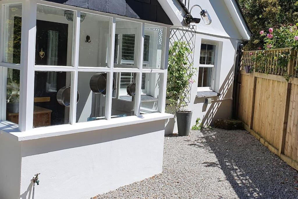 Bijou Coastal In With Hot Tub Onsite Parking Downhill Walk To Village * Polperro