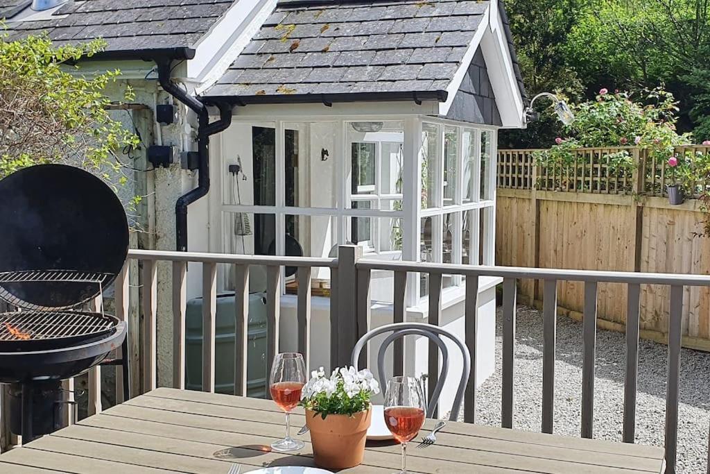 Bijou Coastal In With Hot Tub Onsite Parking Downhill Walk To Village Holiday home Polperro