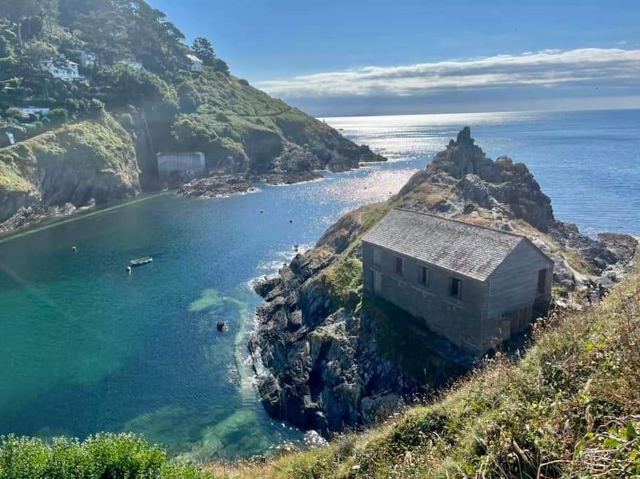 Bijou Coastal In With Hot Tub Onsite Parking Downhill Walk To Village Holiday home *