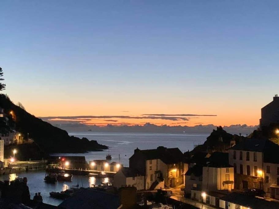 Bijou Coastal In With Hot Tub Onsite Parking Downhill Walk To Village *
