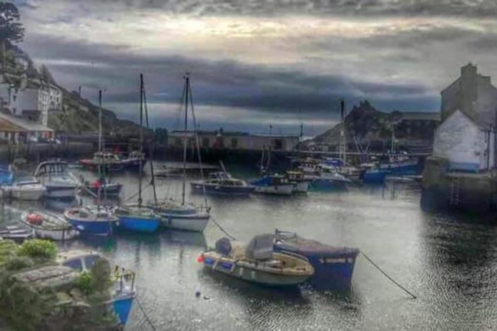 Bijou Coastal In With Hot Tub Onsite Parking Downhill Walk To Village * Polperro