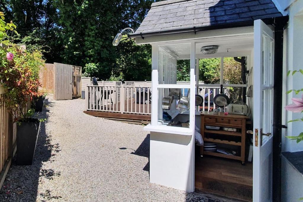 Bijou Coastal In With Hot Tub Onsite Parking Downhill Walk To Village Holiday home Polperro