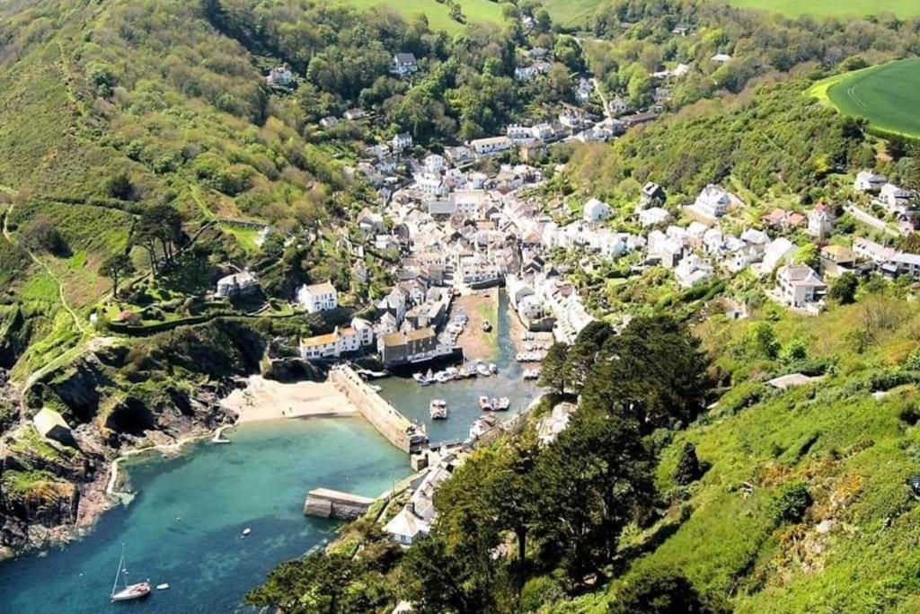 Bijou Coastal In With Hot Tub Onsite Parking Downhill Walk To Village Polperro