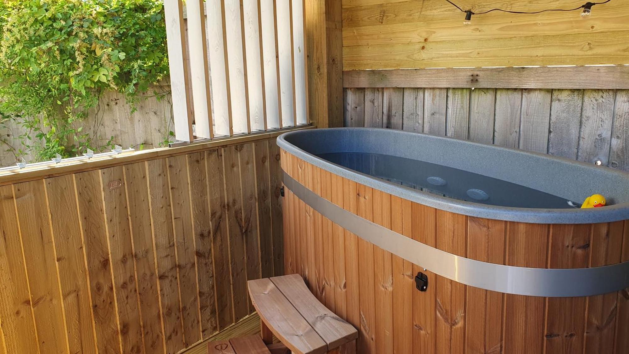 Bijou Coastal In With Hot Tub Onsite Parking Downhill Walk To Village *