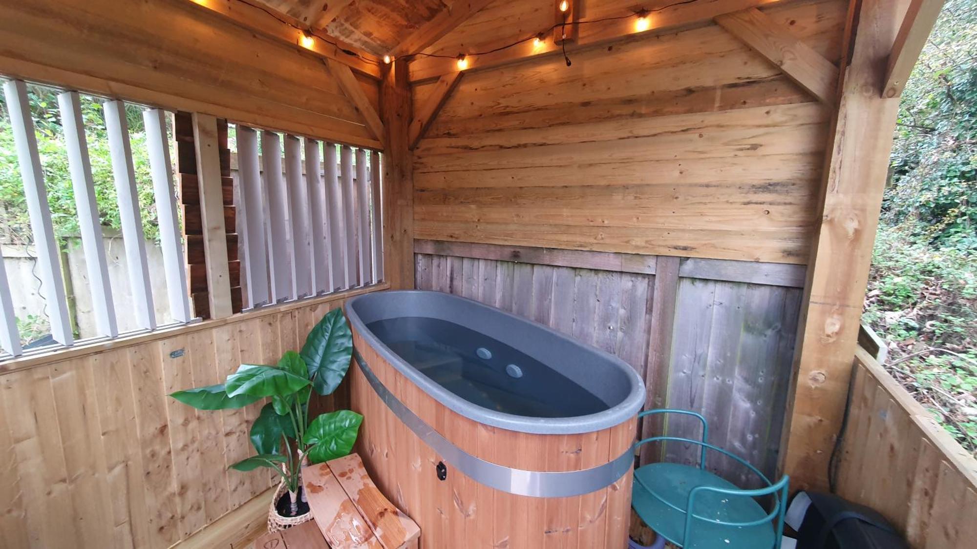 Bijou Coastal In With Hot Tub Onsite Parking Downhill Walk To Village Holiday home Polperro
